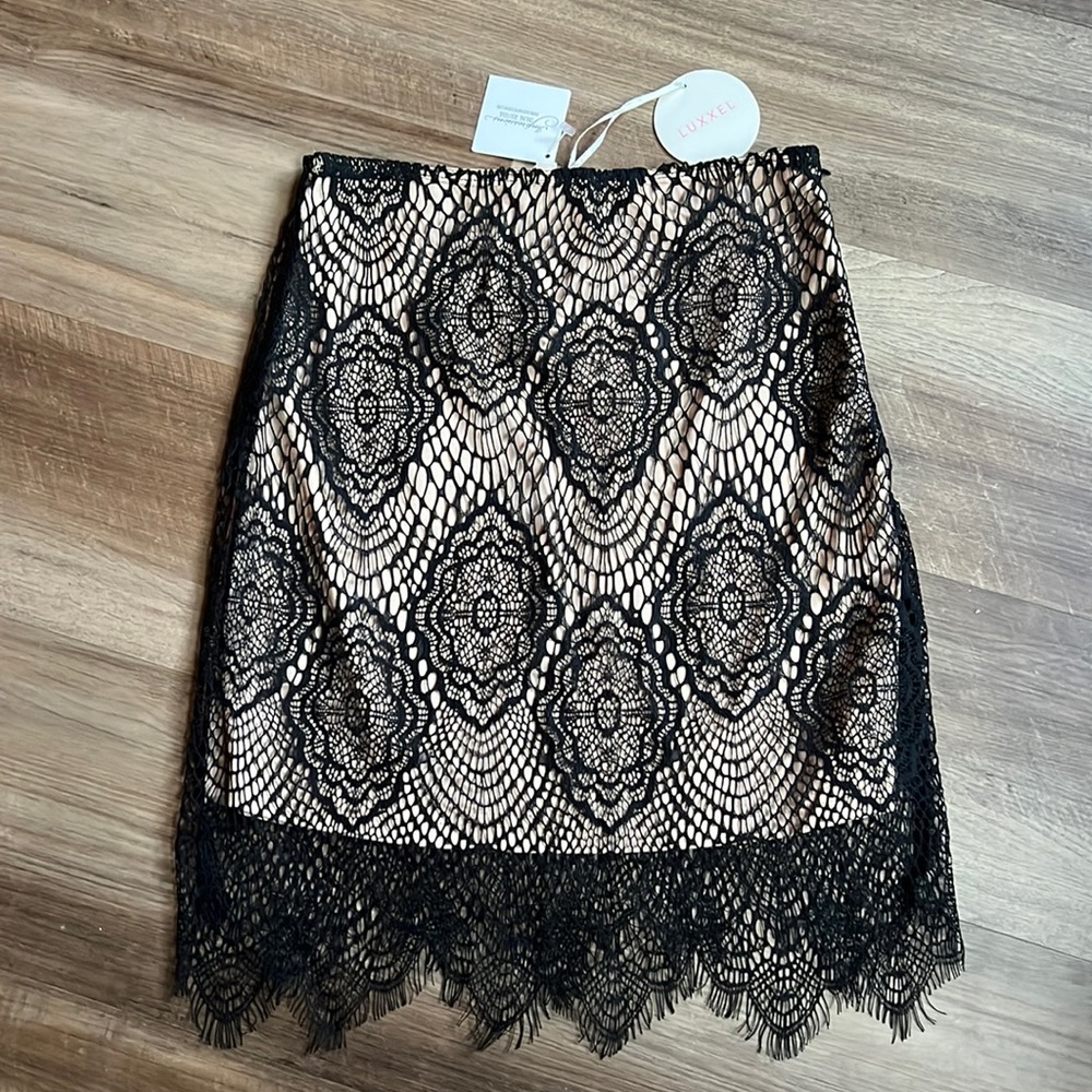 NWT black lace skirt size Small similar to For Love and Lemons